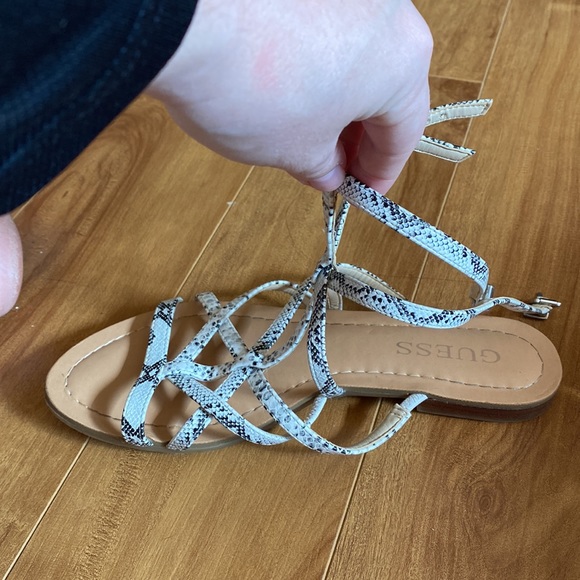 Snakeskin Guess Flat Sandal size 7 1/2 - Picture 2 of 5
